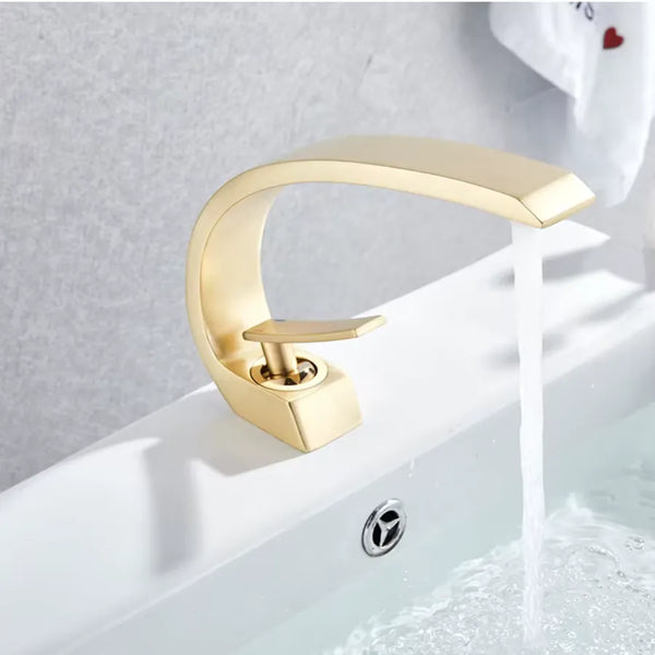 torneira-para-banheiro-elegance-dourada-liris